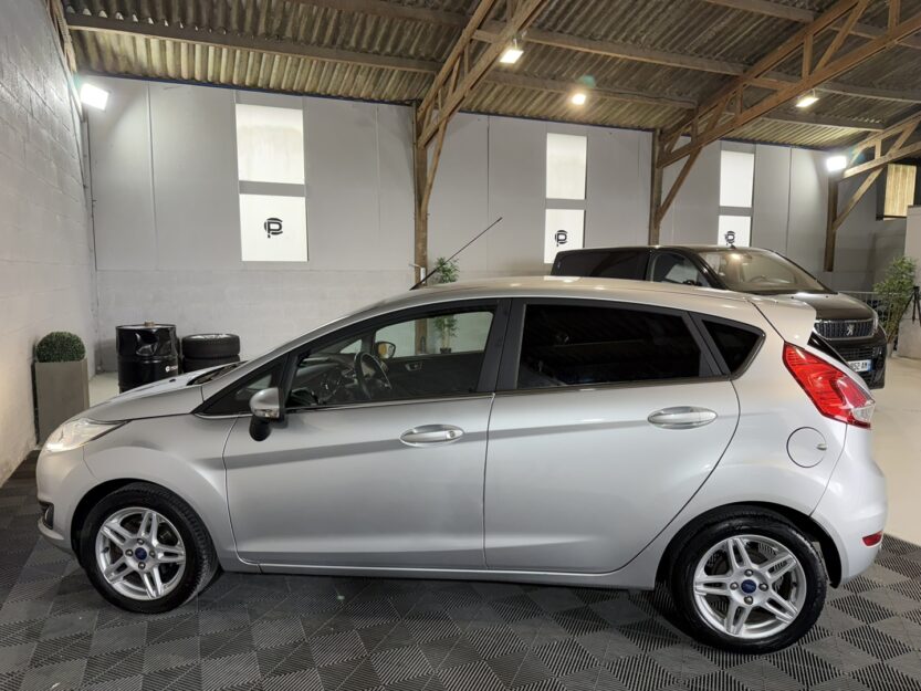 Voiture FORD FIESTA