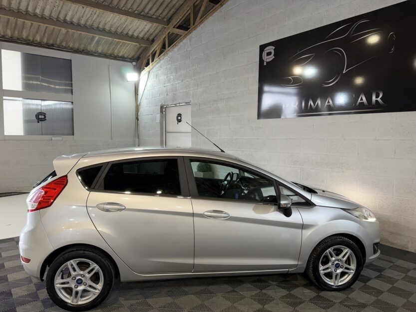 Voiture FORD FIESTA