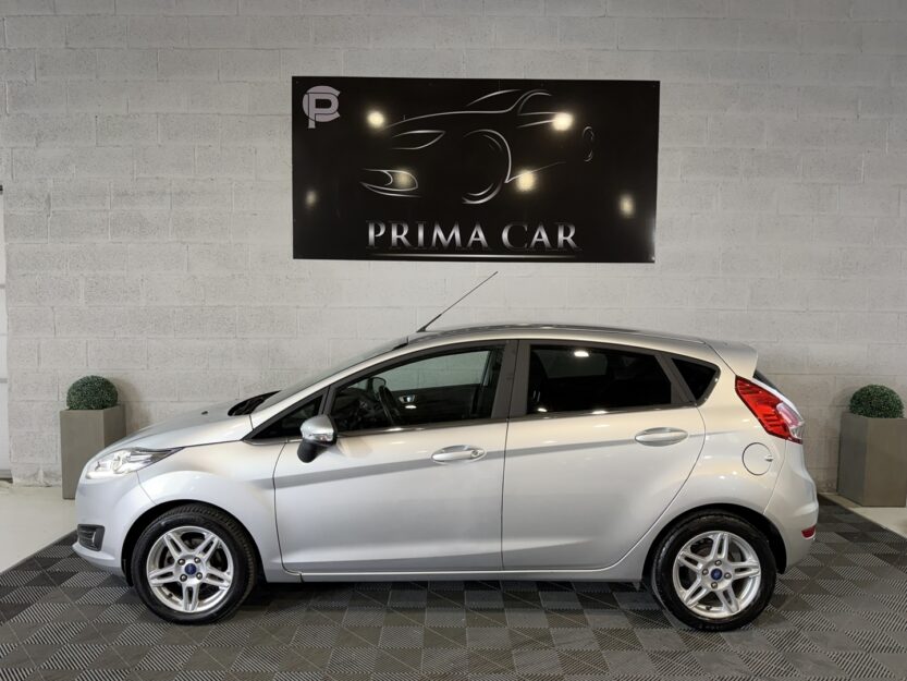 Voiture FORD FIESTA