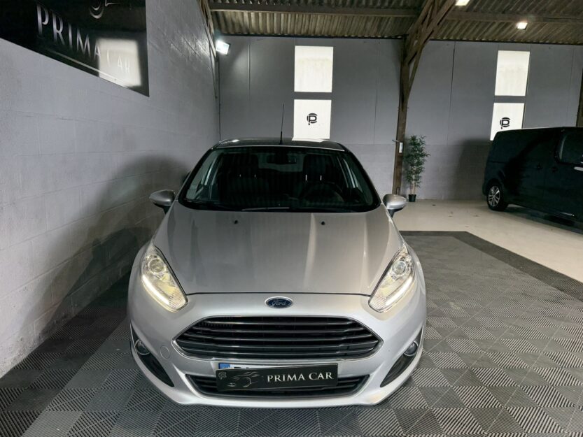 Voiture FORD FIESTA