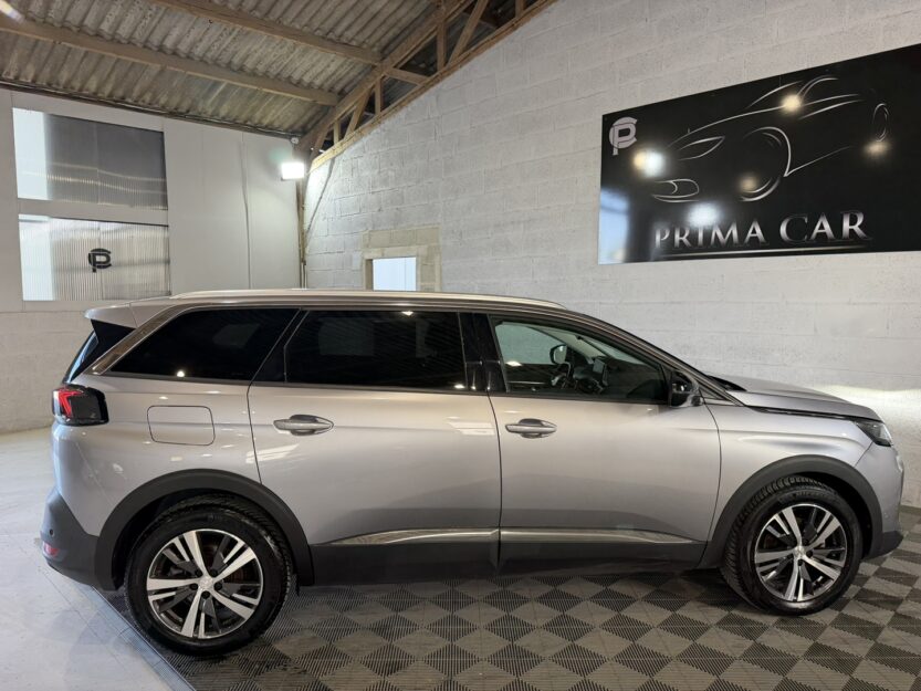 Voiture PEUGEOT 5008