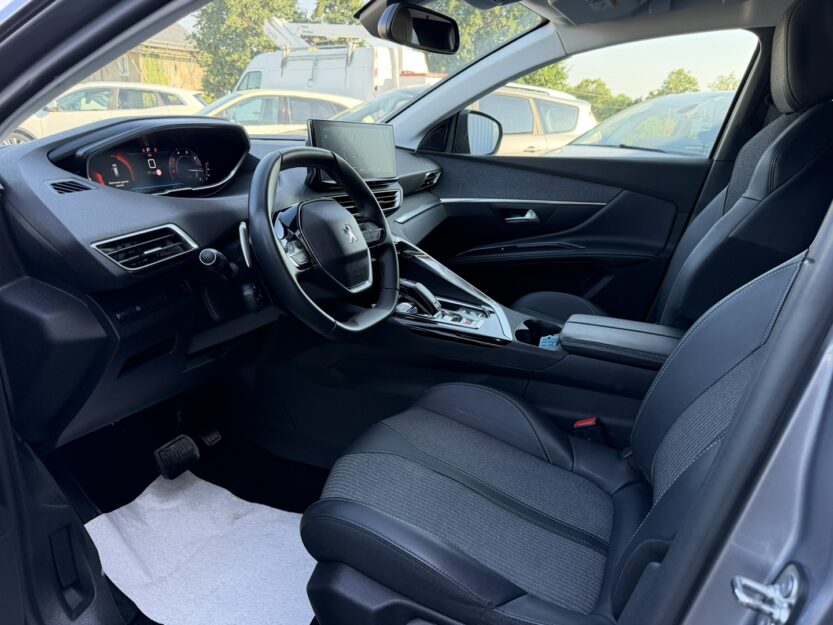 Voiture PEUGEOT 5008
