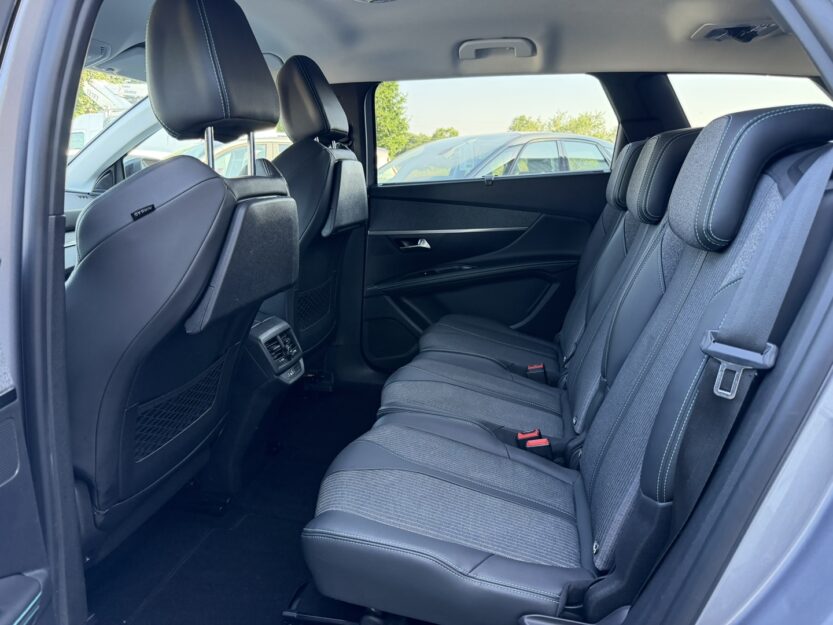 Voiture PEUGEOT 5008
