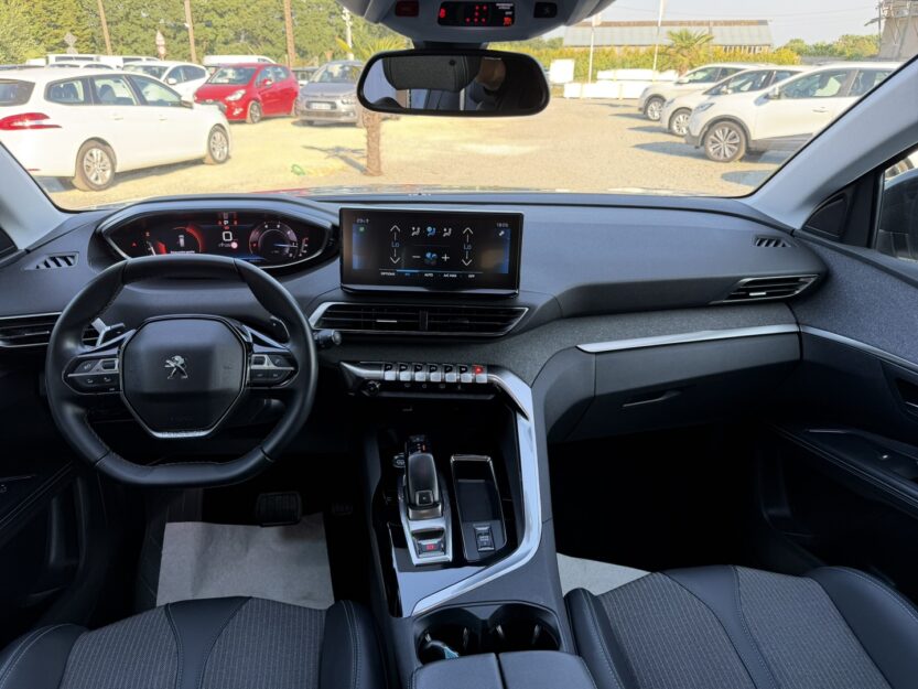 Voiture PEUGEOT 5008