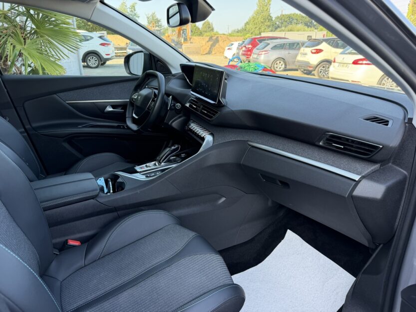 Voiture PEUGEOT 5008