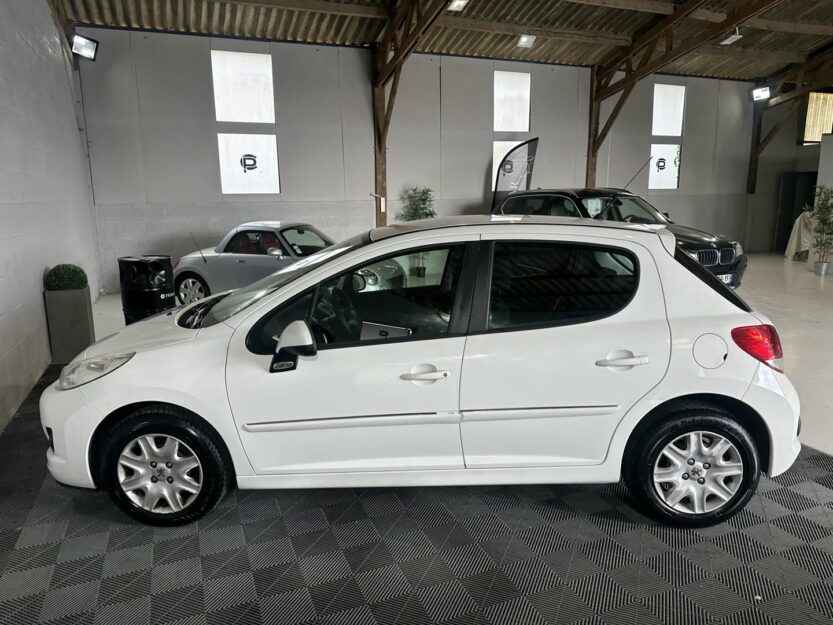 Voiture PEUGEOT 207+