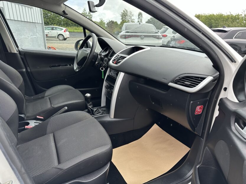 Voiture PEUGEOT 207+