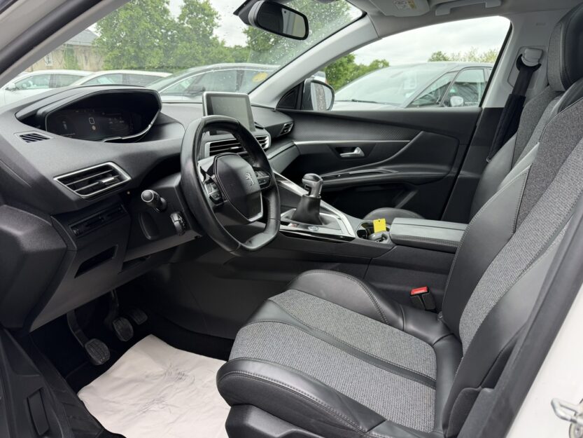 Voiture PEUGEOT 3008