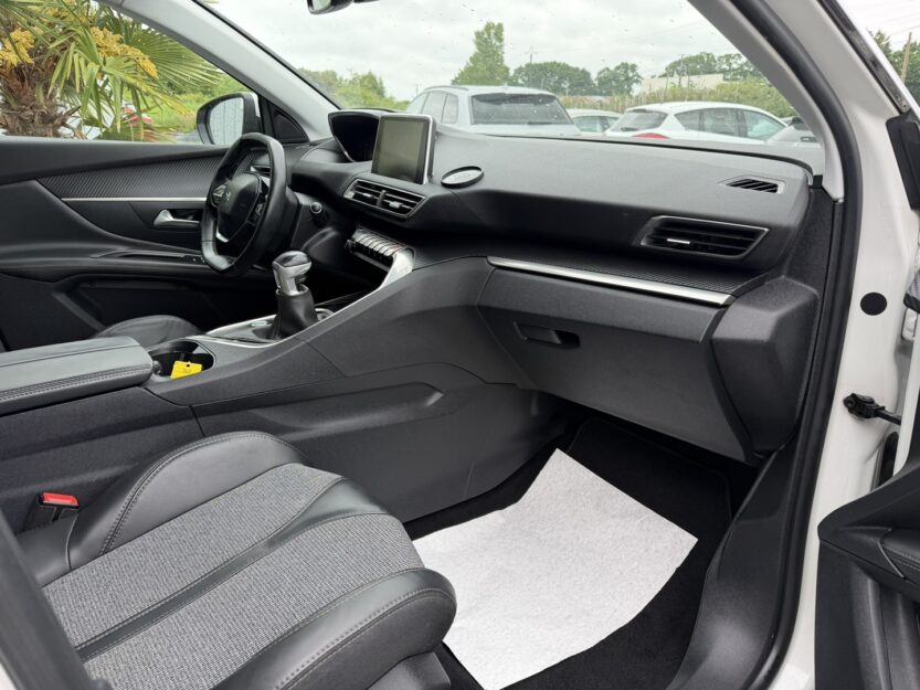 Voiture PEUGEOT 3008