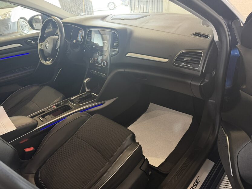 Voiture RENAULT MEGANE IV ESTATE