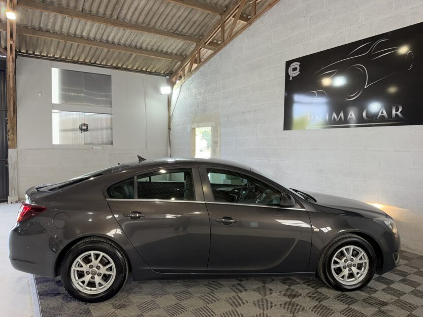 Voiture OPEL INSIGNIA