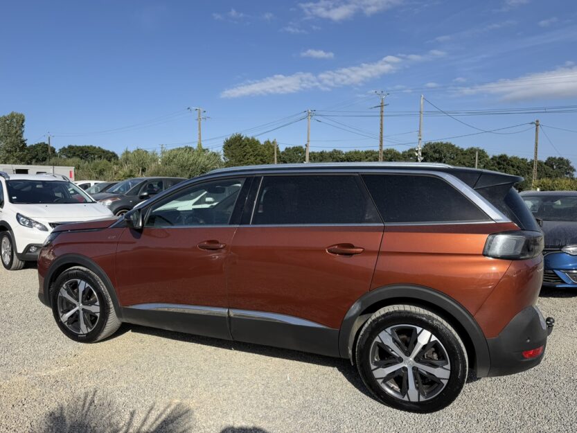 Voiture PEUGEOT 5008