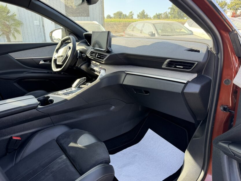 Voiture PEUGEOT 5008
