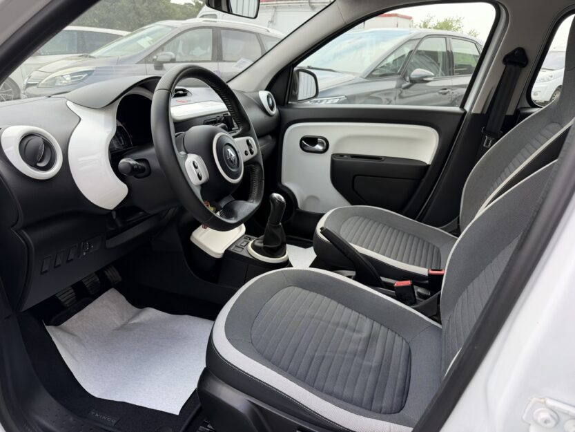Voiture RENAULT TWINGO III