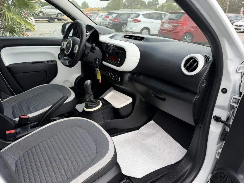 Voiture RENAULT TWINGO III