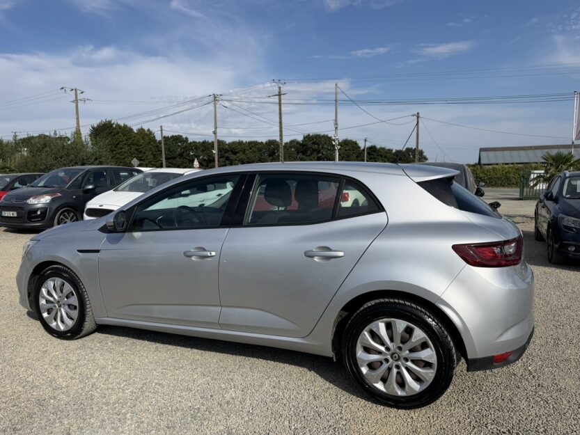 Voiture RENAULT MEGANE IV