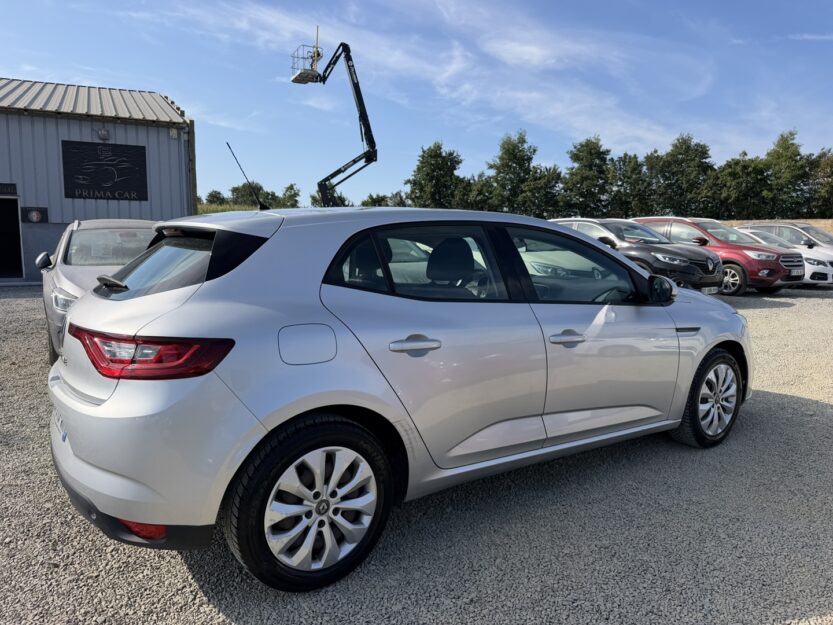Voiture RENAULT MEGANE IV