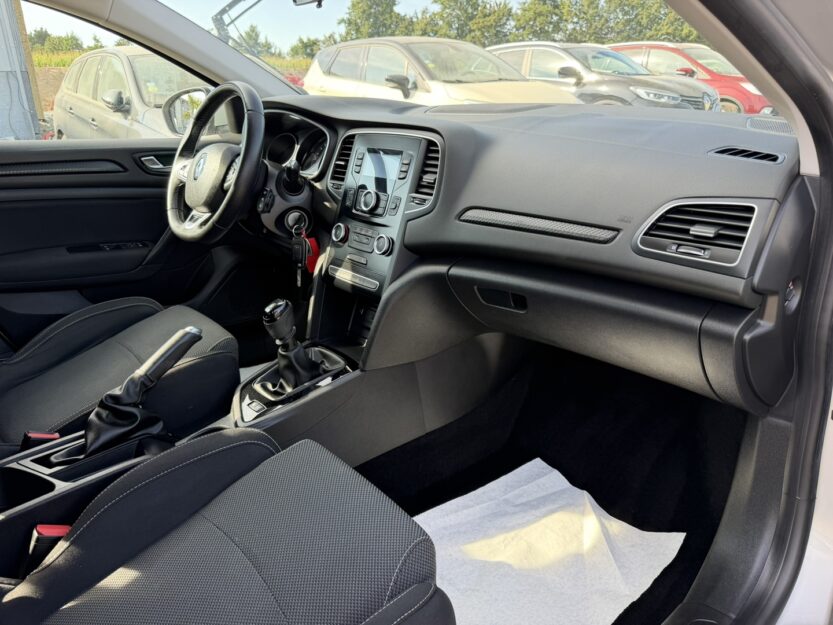 Voiture RENAULT MEGANE IV