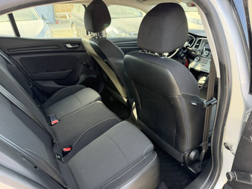 Voiture RENAULT MEGANE IV