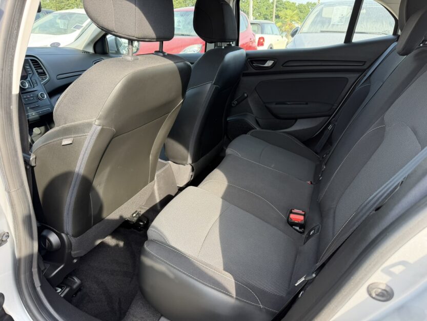 Voiture RENAULT MEGANE IV