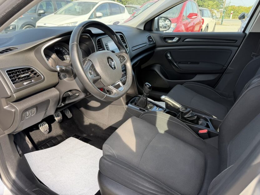 Voiture RENAULT MEGANE IV