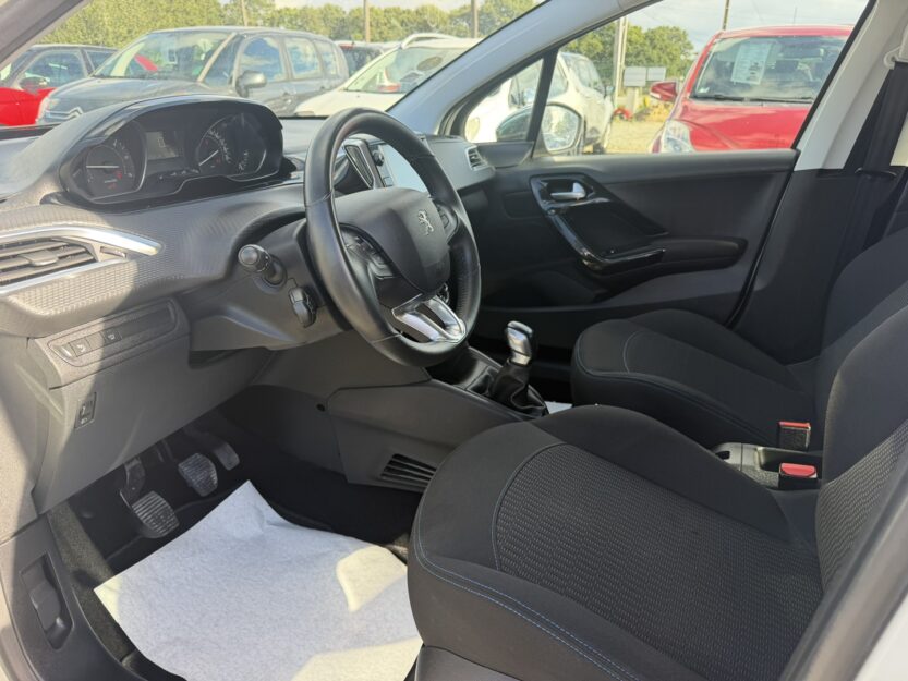 Voiture PEUGEOT 208