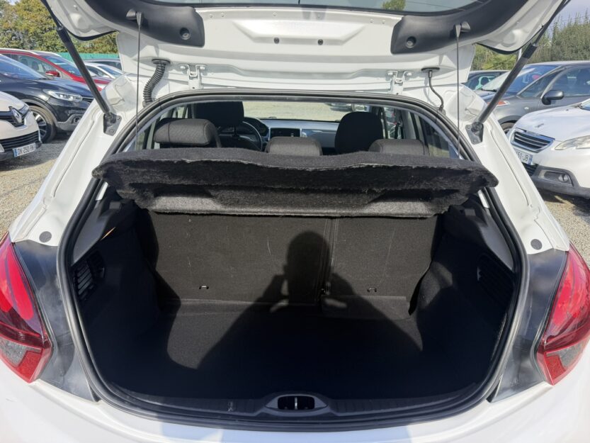 Voiture PEUGEOT 208