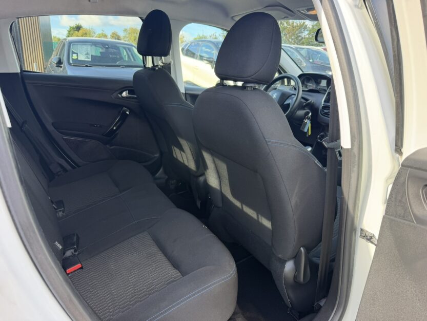Voiture PEUGEOT 208