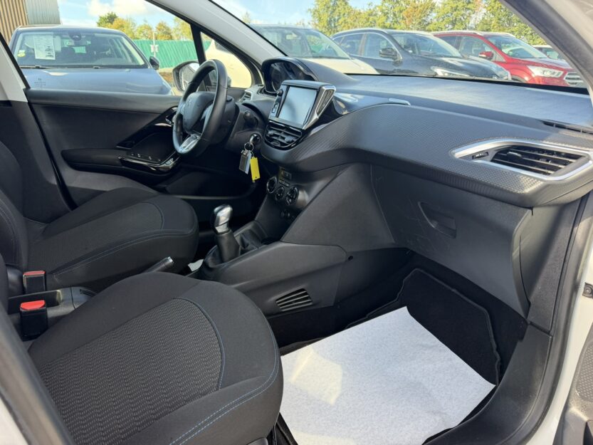 Voiture PEUGEOT 208