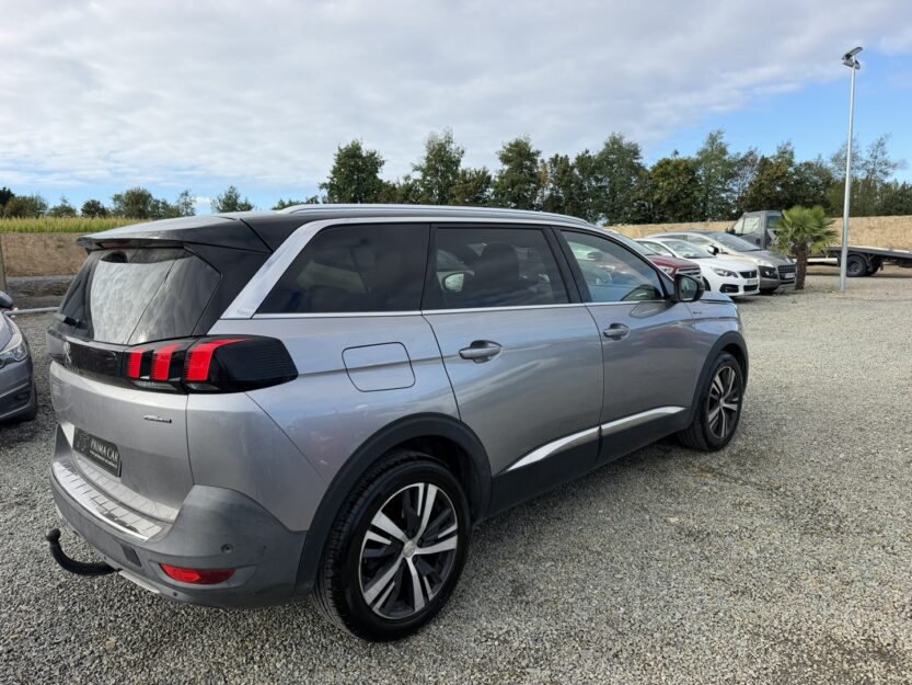 Voiture PEUGEOT 5008