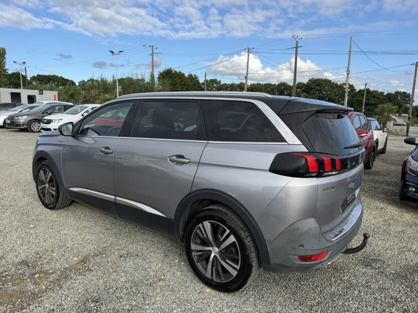 Voiture PEUGEOT 5008