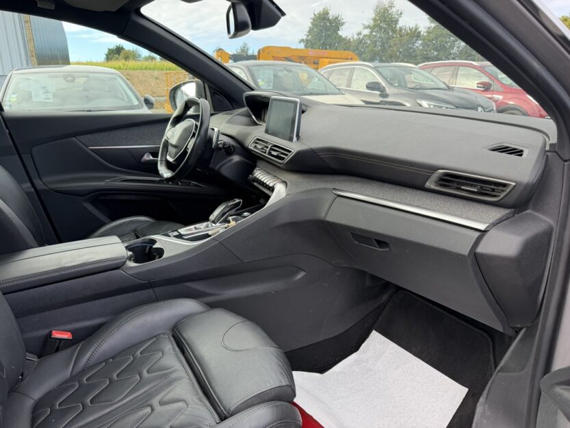 Voiture PEUGEOT 5008