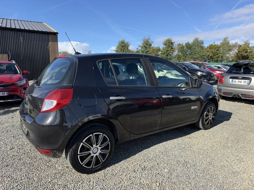Voiture RENAULT CLIO III