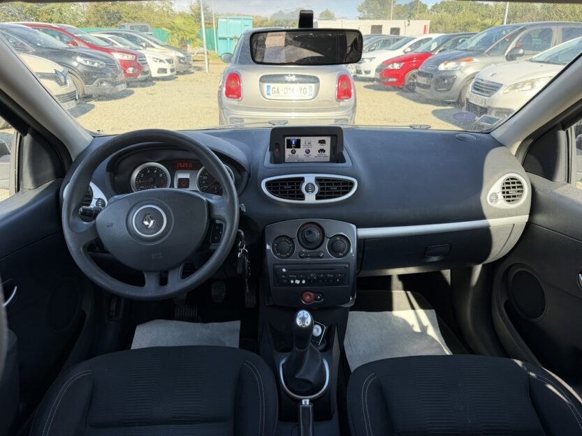 Voiture RENAULT CLIO III