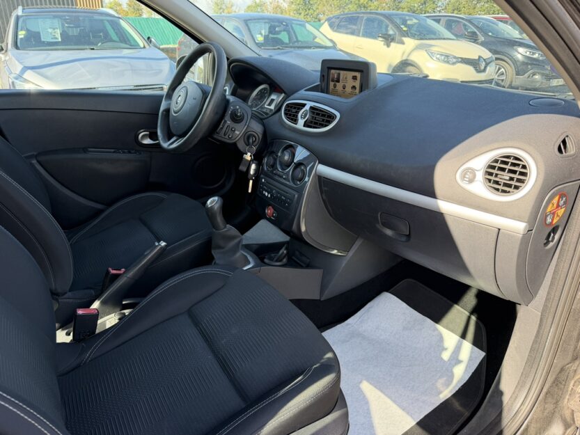 Voiture RENAULT CLIO III